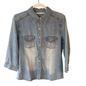 Chambray Light Wash Denim Button-Up Shirt Size M Western Casual Classic